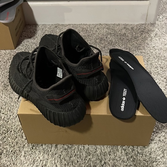 VNDS YEEZY SIZE 12 BLACK - Picture 5 of 6